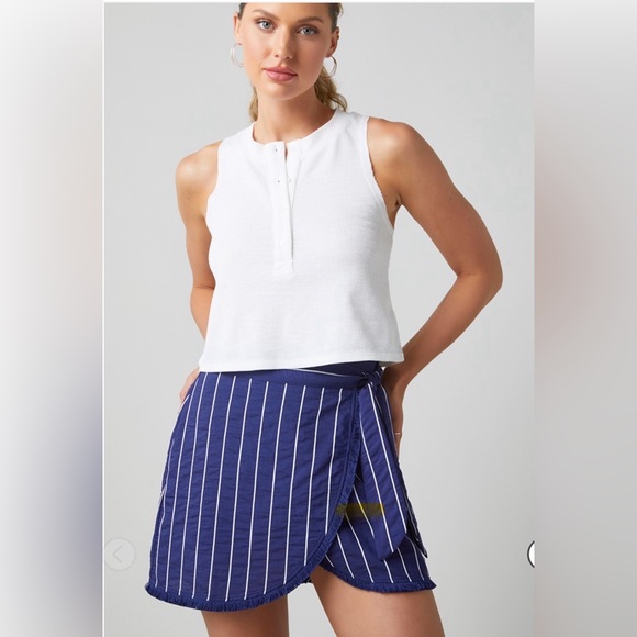 💙 New Francesca’s Jasper Navy And White Striped Wrap Mini Skirt💙 - Picture 2 of 6